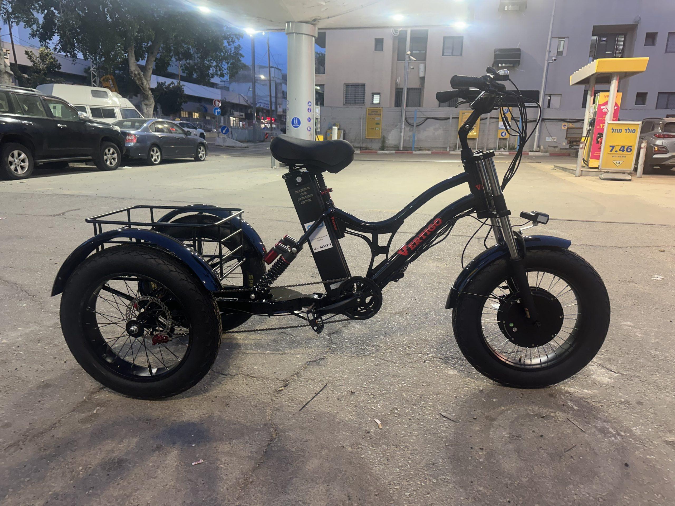 תלת אופן חשמלי עם סלסלה אחורית תלת אופן חשמלי עם סלסלה אחורית